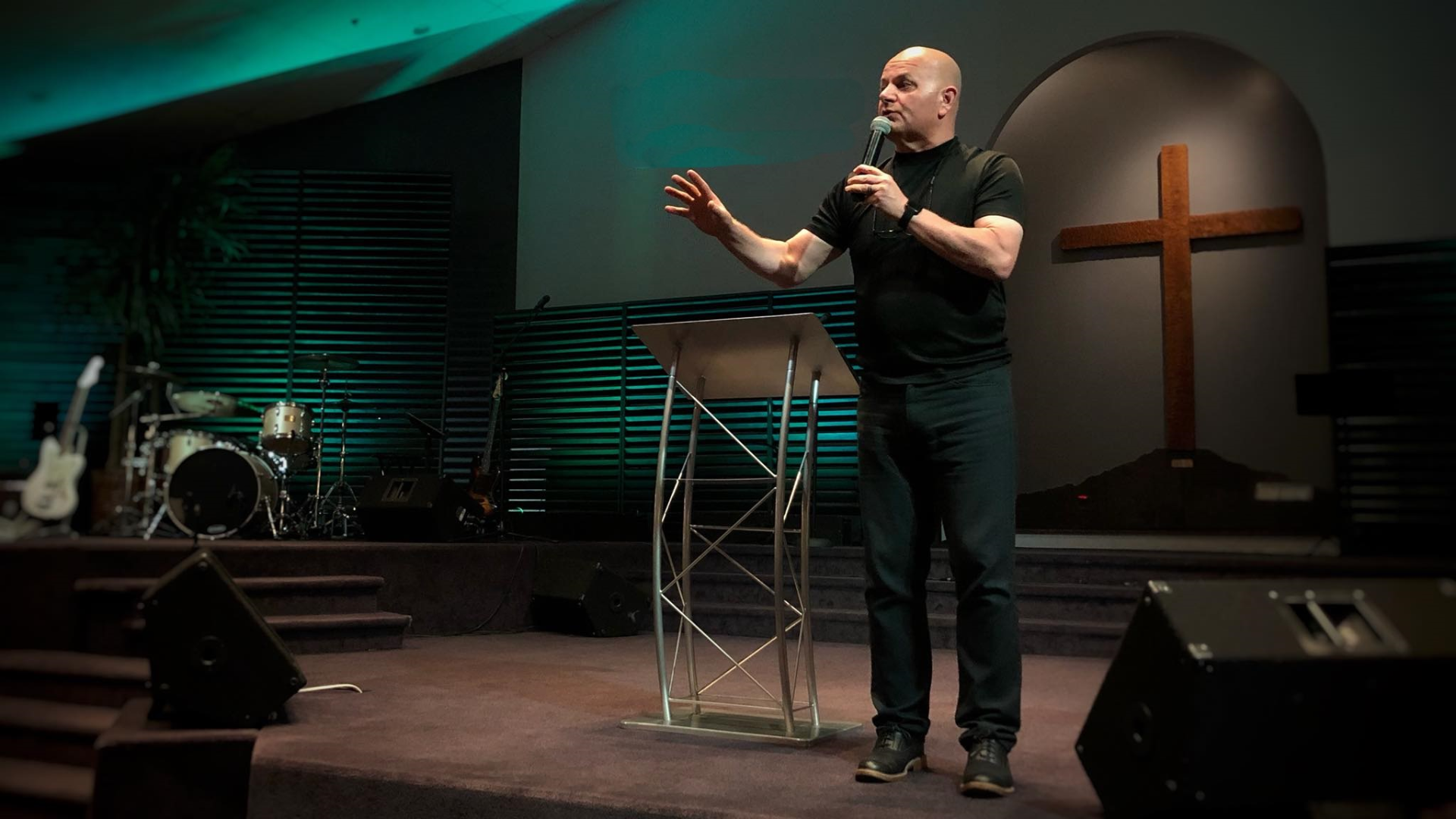 Raven Ministries International Inc. logo