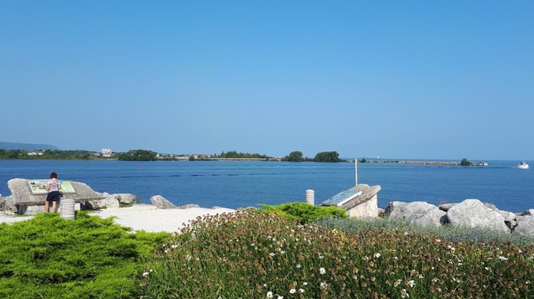 Pastor Paul Wilkes, logo